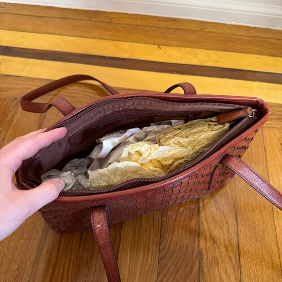 Fossil Leather Shoulder Bag - Picture 11 of 16